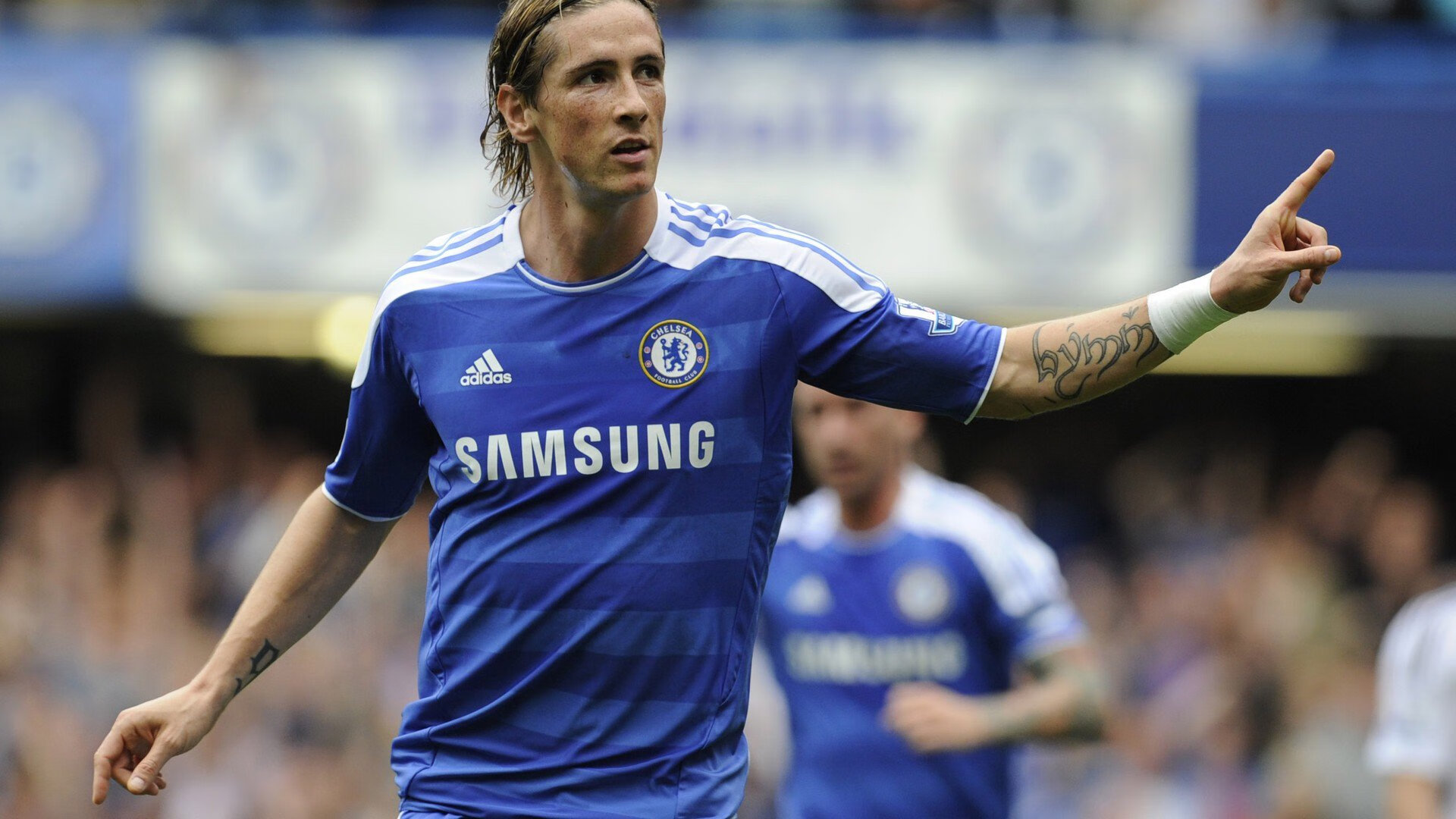 “拳脚出击，自由搏击赛场硝烟四起！”